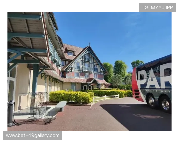 在英国街头偶遇足球球星引发的惊喜时刻与幕后故事揭秘 在英国街头偶遇足球球星引发的惊喜时刻与幕后故事揭秘