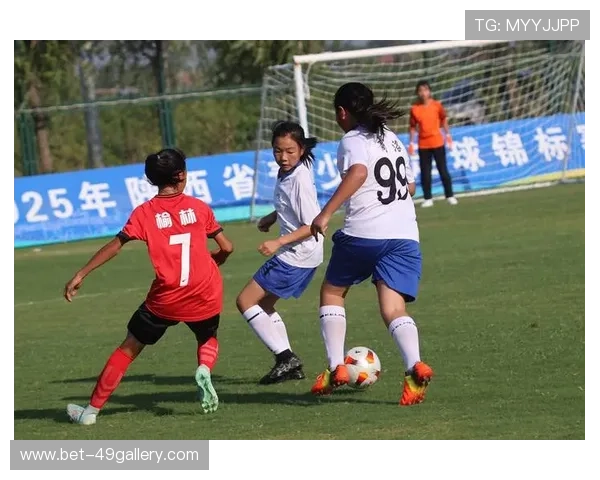 足球明星亲自指导青少年训练秘笈 打造未来足球之星的成长之路